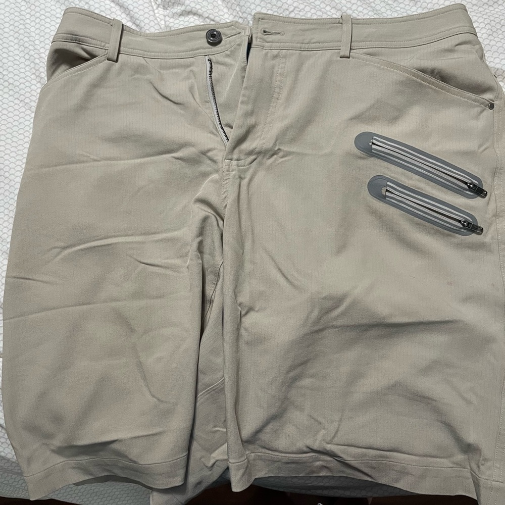 Lululemon men’s shorts tan/khaki size 38